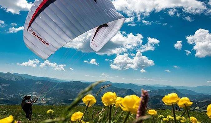 پاراگلایدر سواری، چتربال سواری یا پاراگلایدینگ (به انگلیسی: Paragliding)